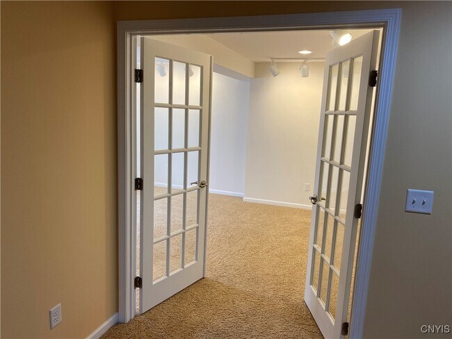 Building Photo - 107 Shaker Heights