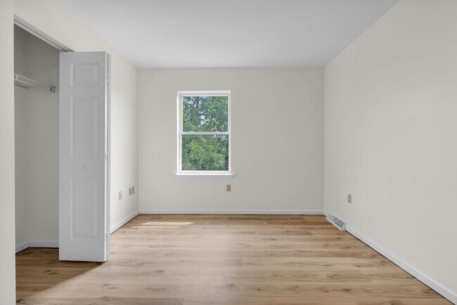 Building Photo - Charming 3BR Northampton Home – Cozy Livin...