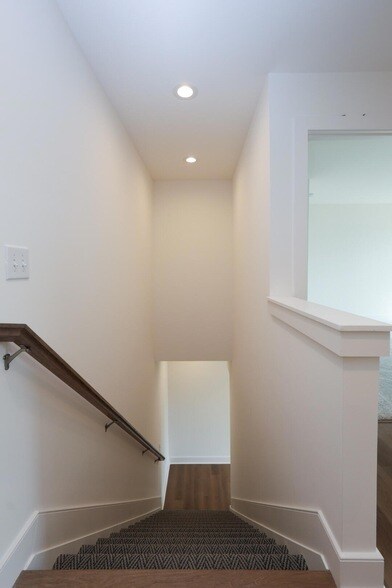 Building Photo - 208 Skaggs Blvd