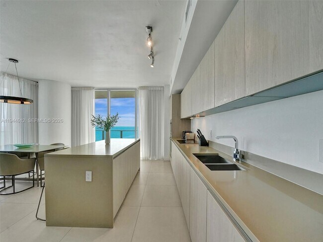 Building Photo - 4111 S Ocean Dr