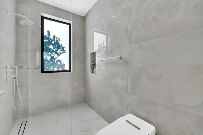 Building Photo - 34 SW 26th Rd