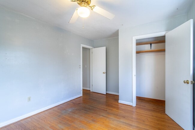 Building Photo - Convenient to Downtown Brevard