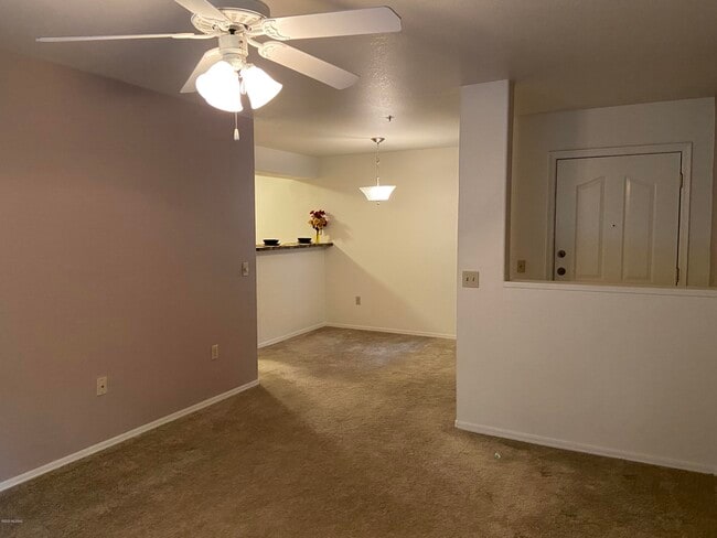 Building Photo - 5751 N Kolb Rd