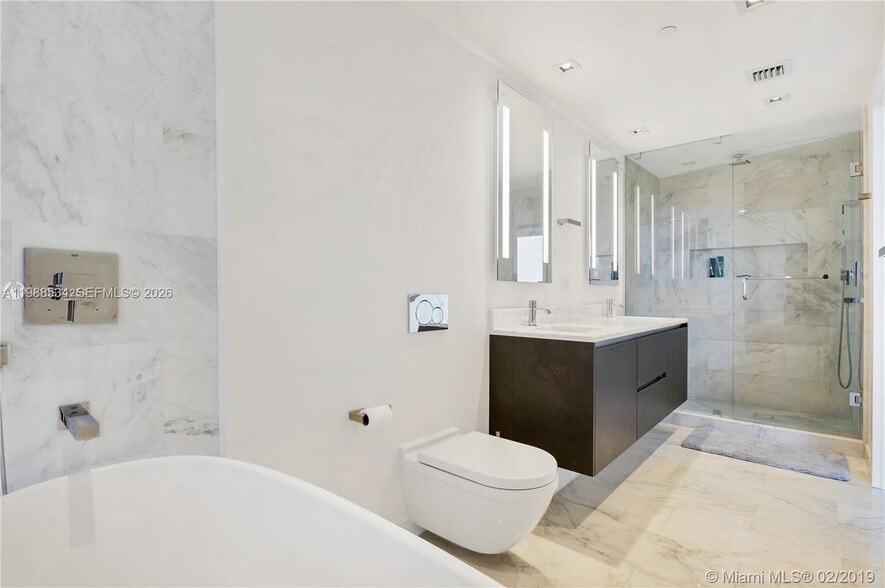 Building Photo - 1451 Brickell Ave