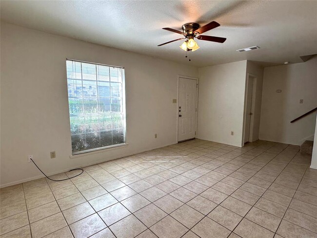 Building Photo - 2203 Creekside Ln