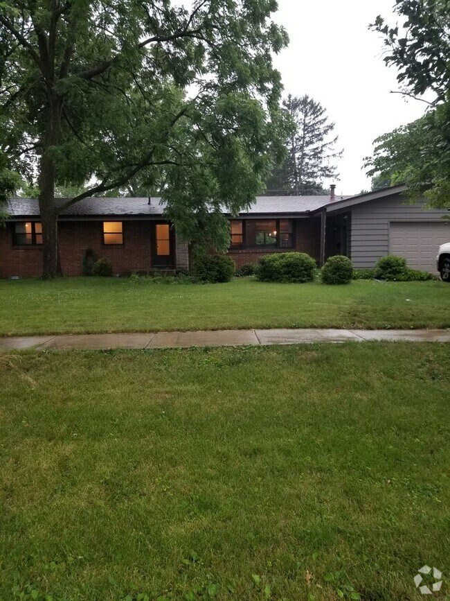 Building Photo - Beautiful Home Located in Historic Urbana