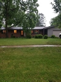 Building Photo - Beautiful Home Located in Historic Urbana
