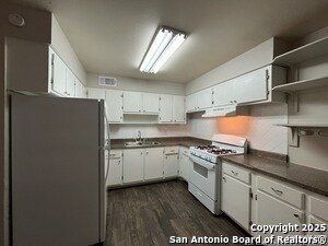 Building Photo - 2802 Lasses Blvd