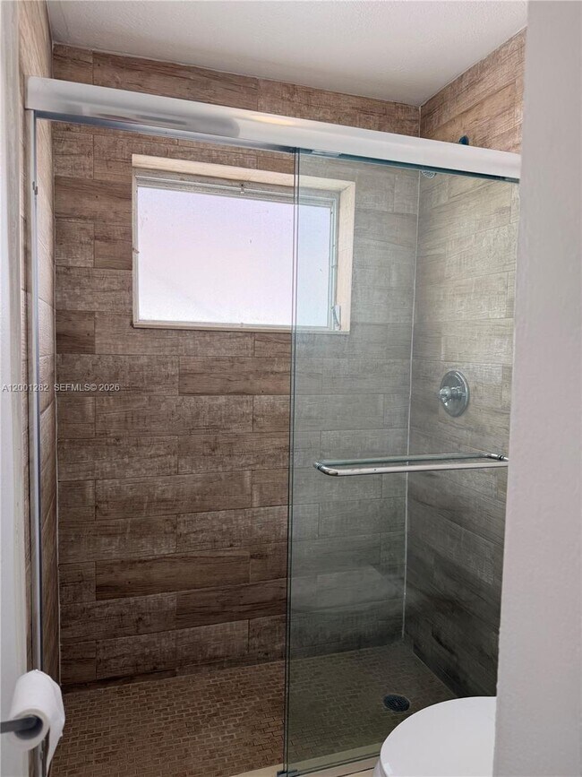 Building Photo - 6613 Evergreen Dr