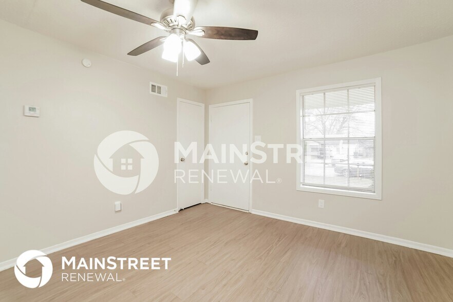 Building Photo - 3030 Normandy Dr