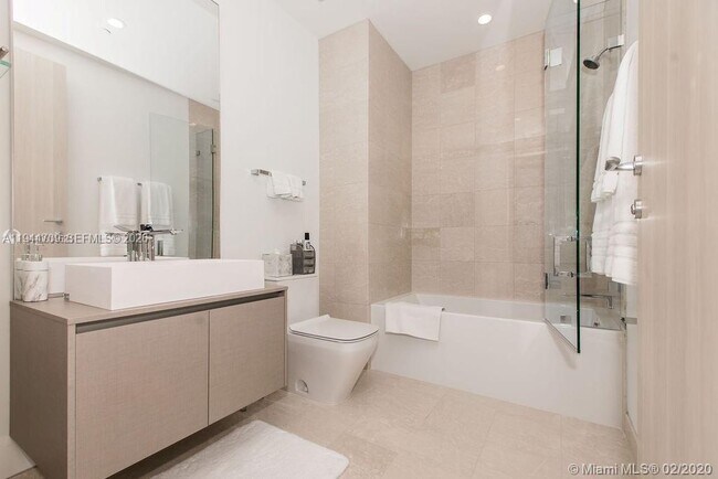 Building Photo - 1000 Brickell Plaza