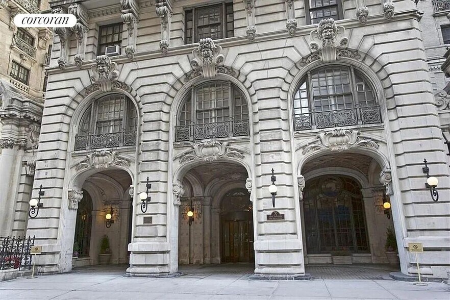 Building Photo - 2109 Broadway