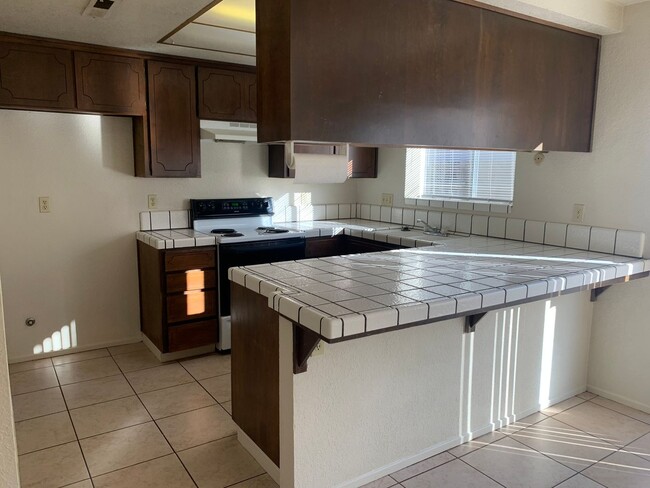 Building Photo - MON390