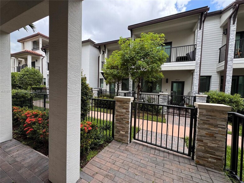 Building Photo - 4760 NW 83rd Pky