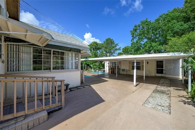 Building Photo - 1621 Sunnyside Dr