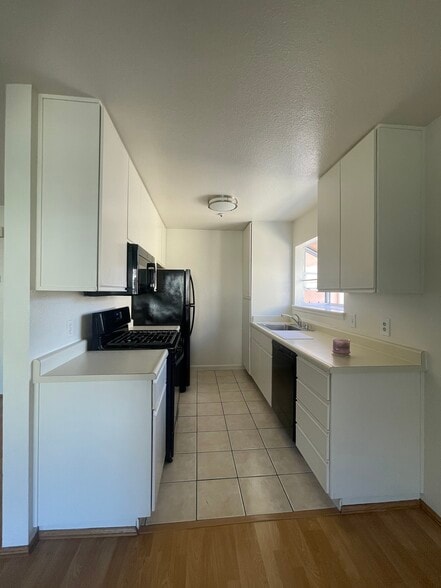 Building Photo - 1026 San Luis Cir