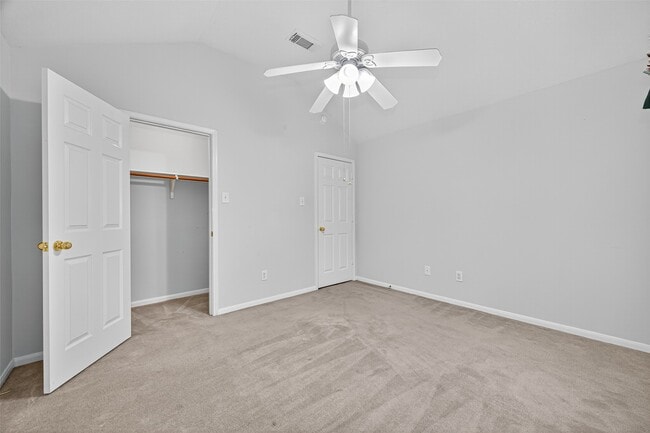 Building Photo - 14007 Hillingdale Ln