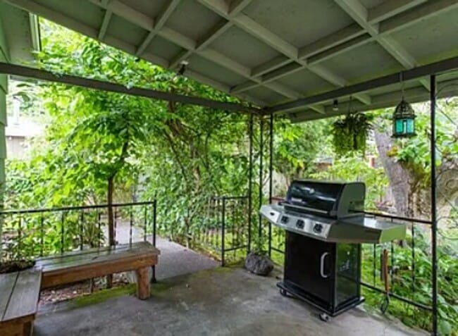 Building Photo - Arbor Lodge Bungalow with Hardwoods, Attac...