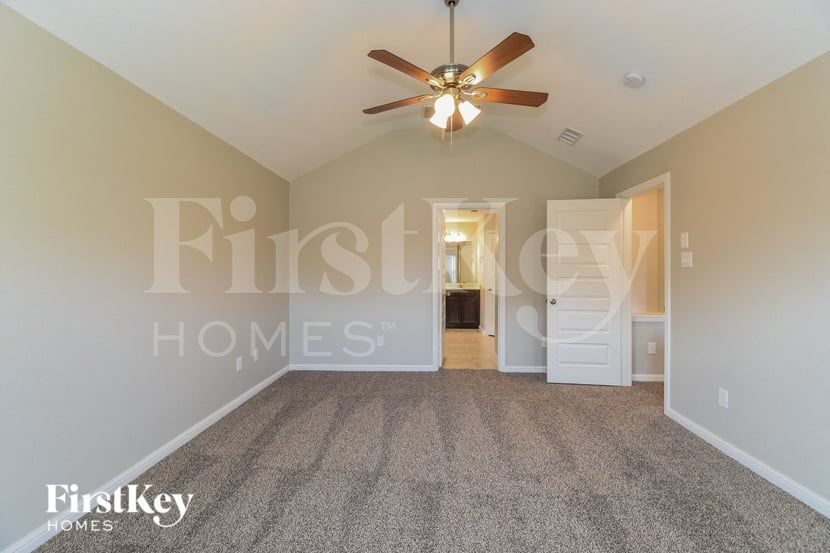 Building Photo - 4818 La Piedra Ln
