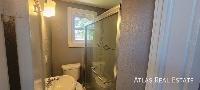 Building Photo - 224 Spruce St