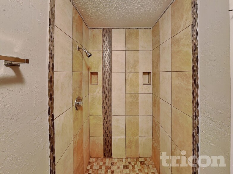 Building Photo - 835 Stonybrook Cir