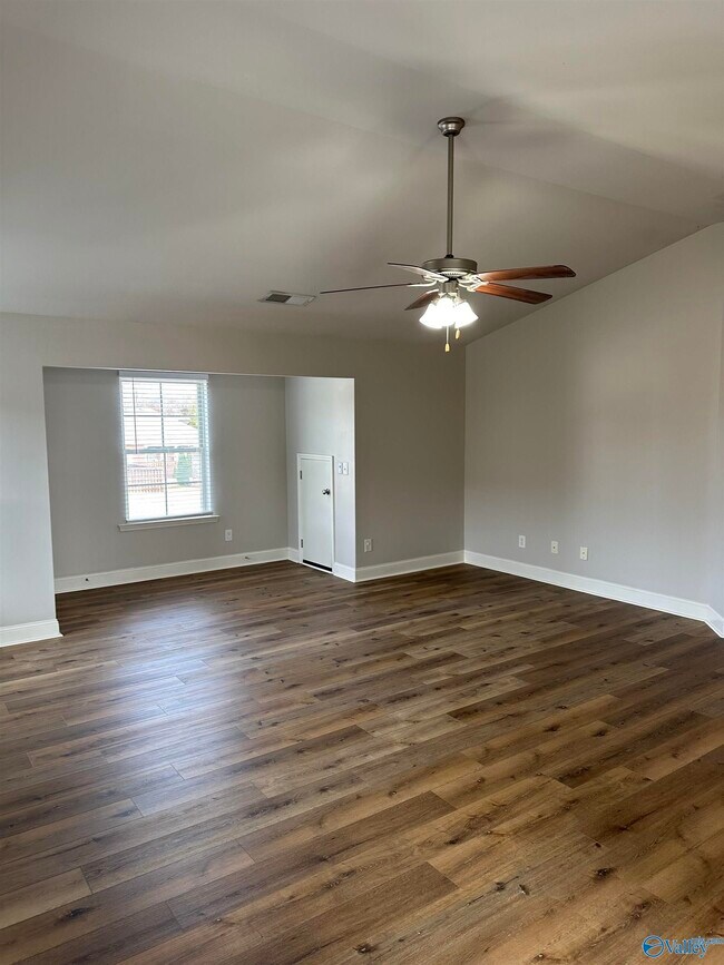 Building Photo - 517 Balsam Terrace Way