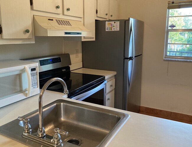 Building Photo - 9440 Poinciana Pl