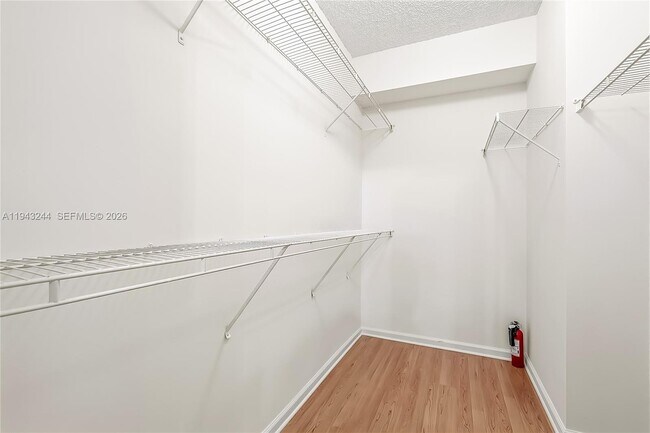 Building Photo - 17150 N Bay Rd