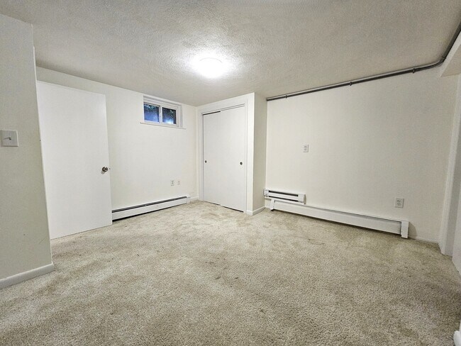 Building Photo - 350 Vane St