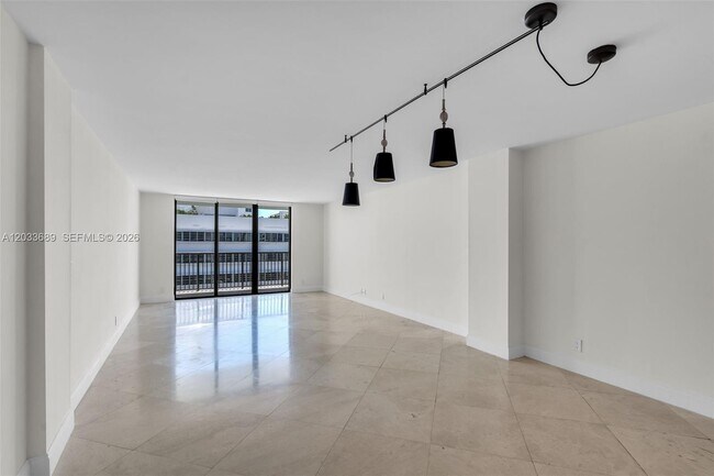 Building Photo - 1800 Collins Ave