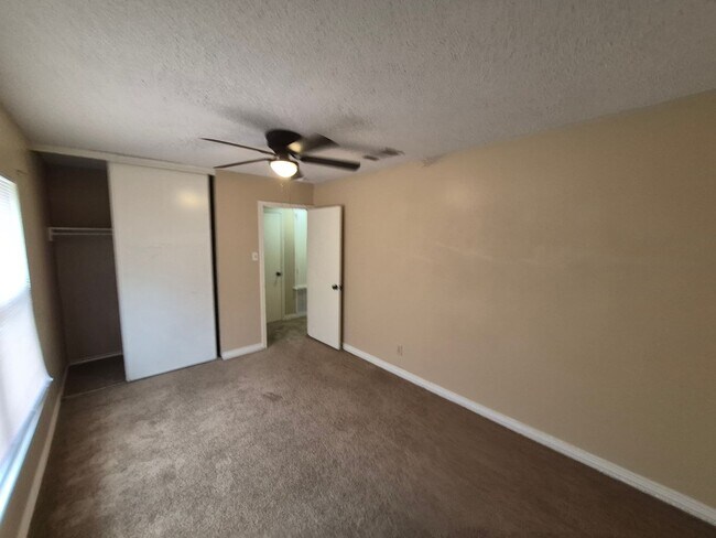 Building Photo - 8007 Chestnut Bluff Dr