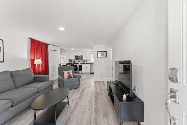 Building Photo - Stylish/Fully Furnished  2-Bedroom Retreat Near Campus & Downtown Columbia