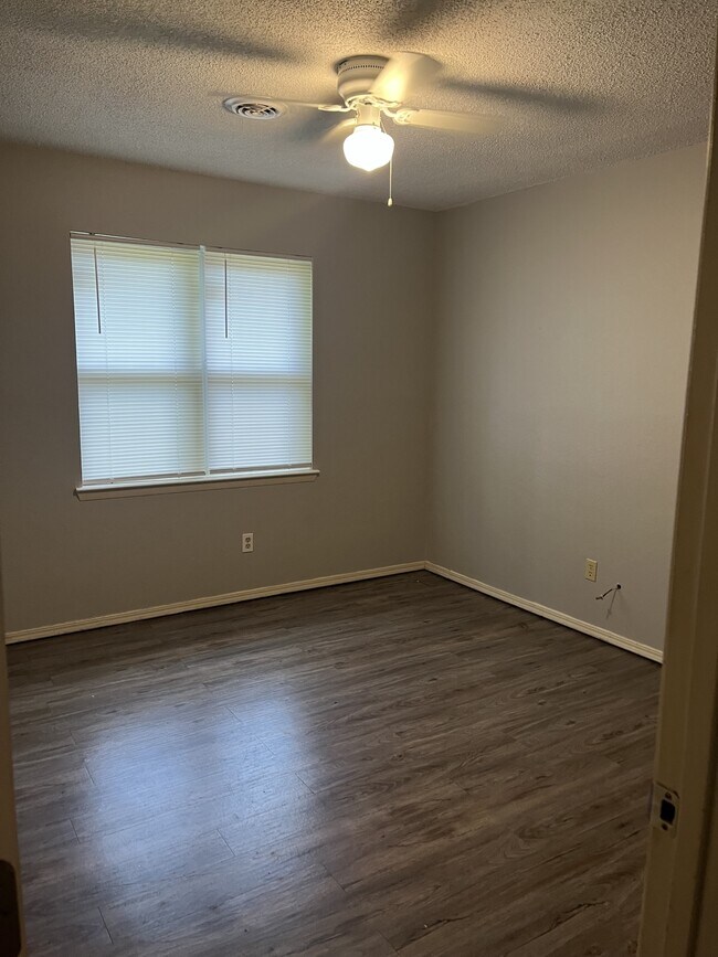 Building Photo - 107 Gamma Cir