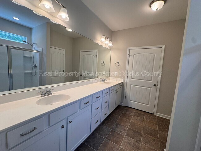 Building Photo - 101 Benning Hills Pl