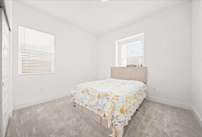 Building Photo - 12725 Parakeet Wy