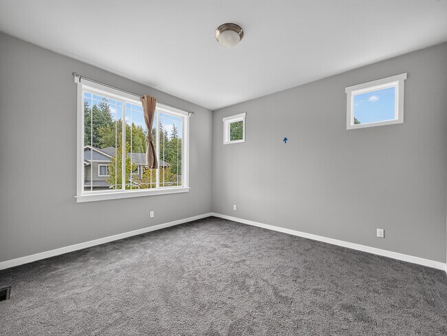 Building Photo - 15249 NE Woodland Pl