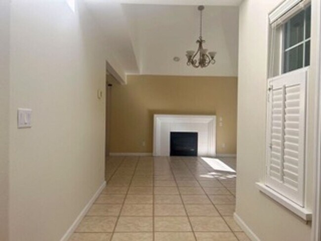 Building Photo - Spacious 4 bedroom Meridian Campus home wi...