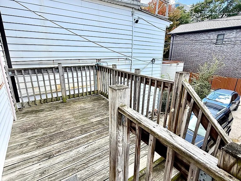 Building Photo - 2110 N Western Ave