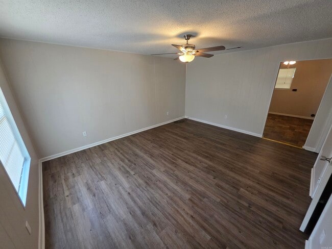 Building Photo - 2112 Virginia Dr