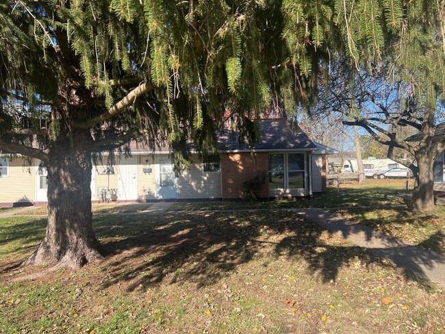 Primary Photo - 102 Chestnut St