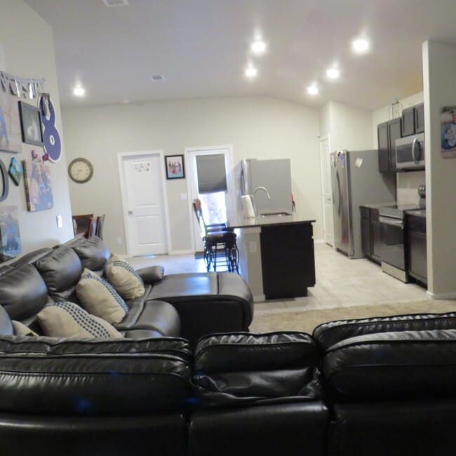 Building Photo - 1303 Terra Cotta St