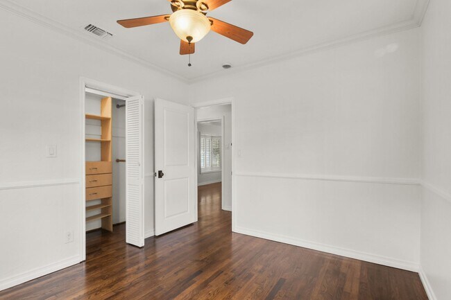 Building Photo - 4740 W Mountain View Dr