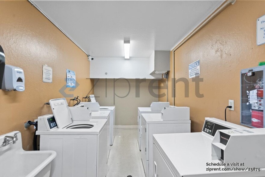 Building Photo - 100 Village Dr