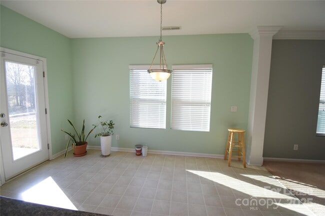 Building Photo - 3296 Saddlebrook Dr