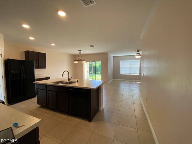 Building Photo - 3425 Cancun Ct