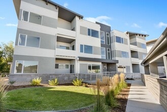 Building Photo - Luxury 2Bd/2Ba Corner Condo in Louisville