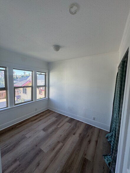 Bedroom - 420 E 14th St