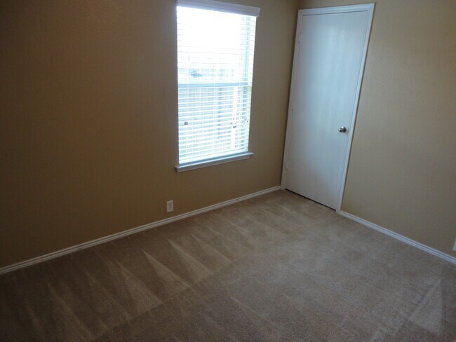 Building Photo - 1505 Shady Shores Dr