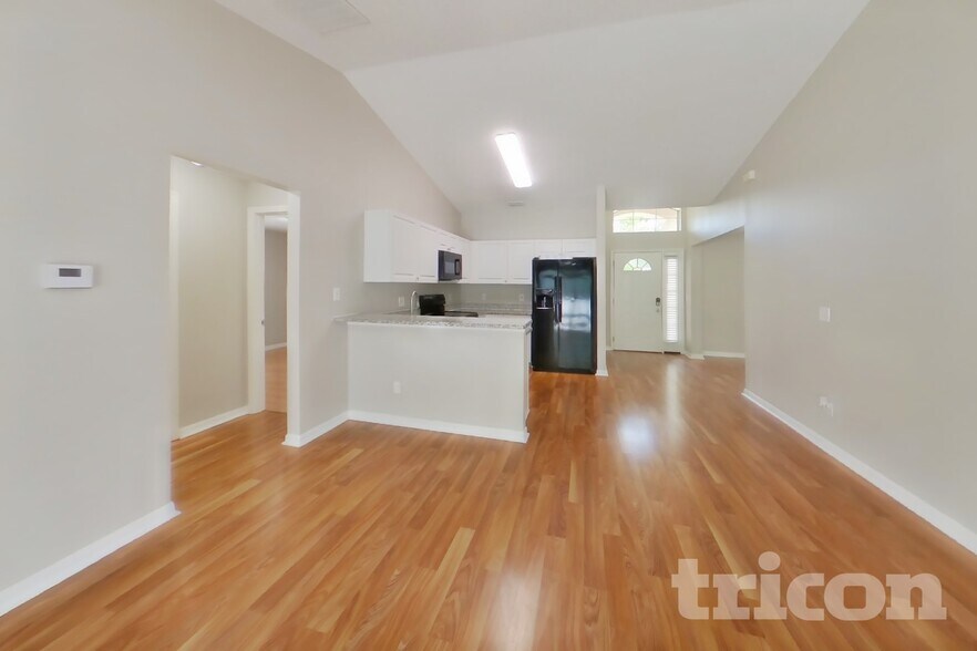 Building Photo - 17128 Woodcrest Way