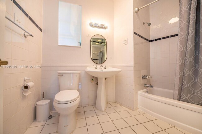 Building Photo - 9520 E Broadview Dr